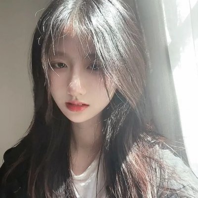 百合绽放 海报